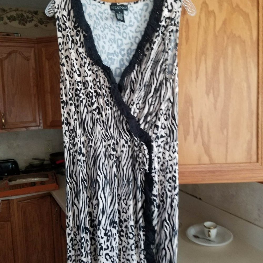 design   dress womens size M